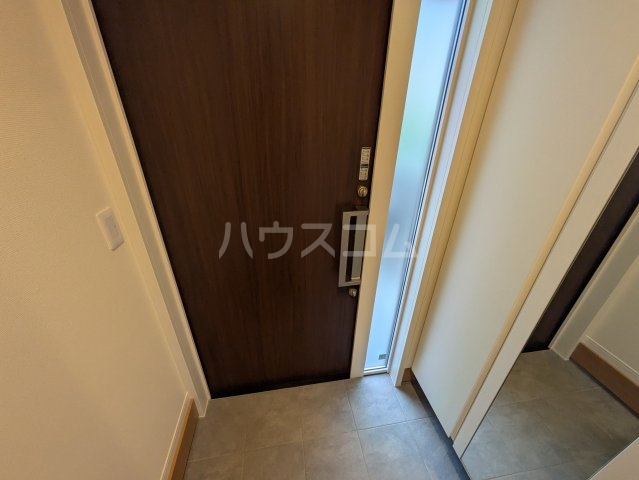 16/30 玄関
