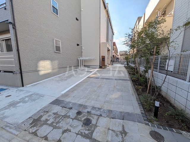 28/30 エントランス