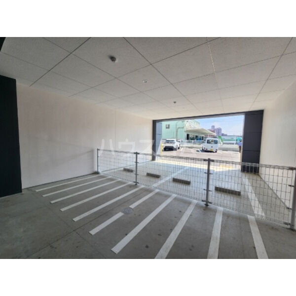 14/18 駐車場