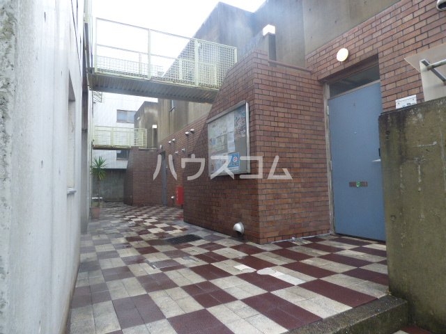 21/30 エントランス