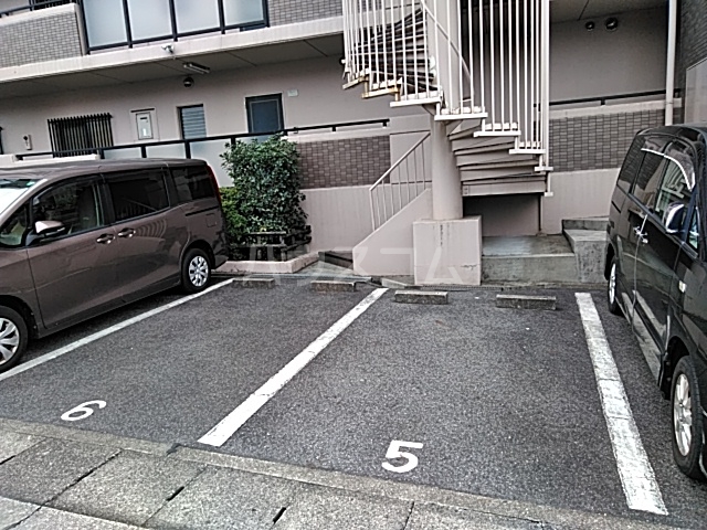 21/28 駐車場