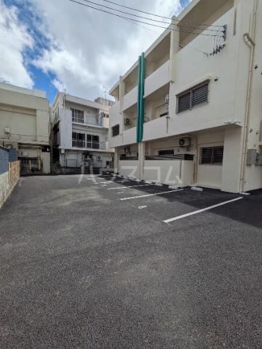 18/18 駐車場