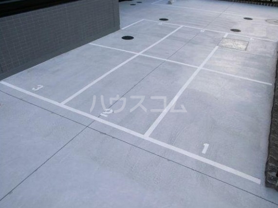 16/17 駐車場