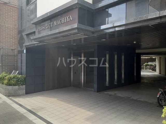 25/29 エントランス