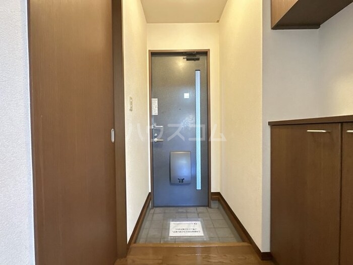 13/25 玄関