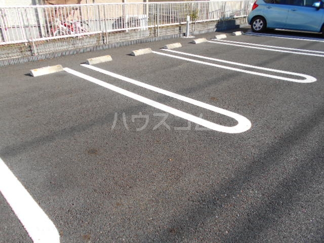 22/28 駐車場