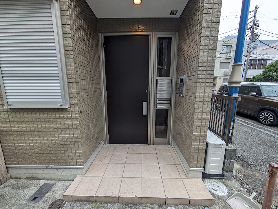 19/27 エントランス