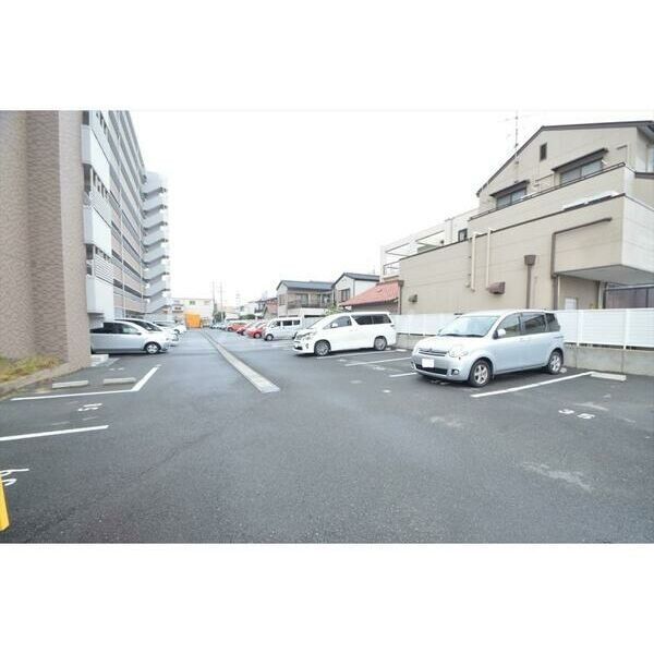 21/28 駐車場
