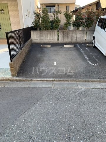 2/3 駐車場