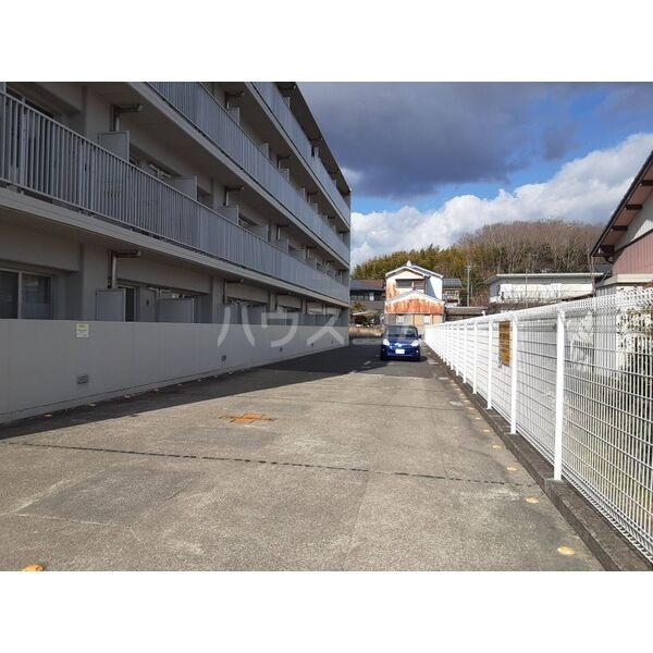 13/21 駐車場
