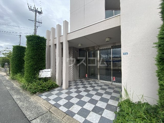 28/30 エントランス
