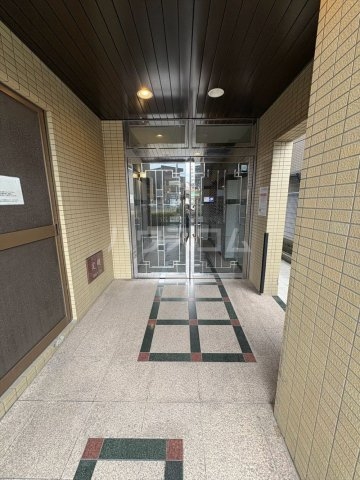 26/30 エントランス