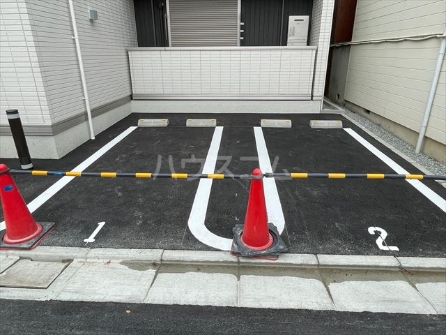 23/30 駐車場