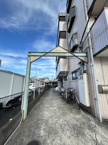 24/30 エントランス