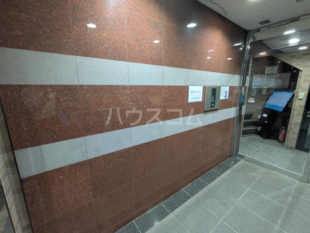 21/27 エントランス