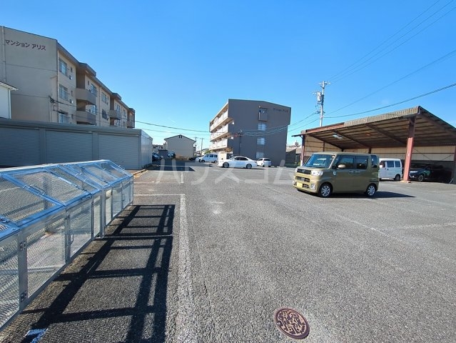 23/30 駐車場