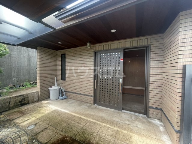 2/5 エントランス