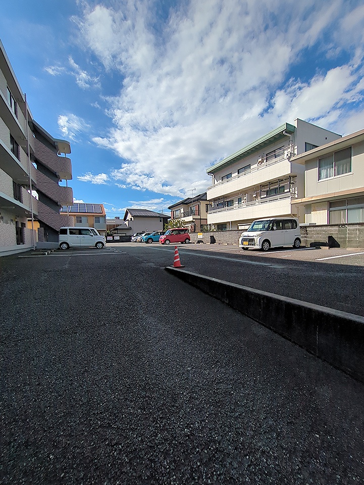 2/3 駐車場