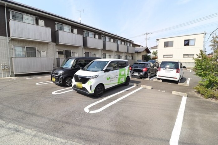 18/28 駐車場
