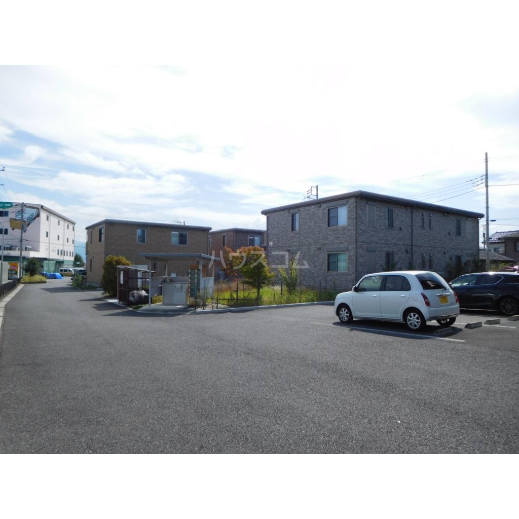 18/22 駐車場