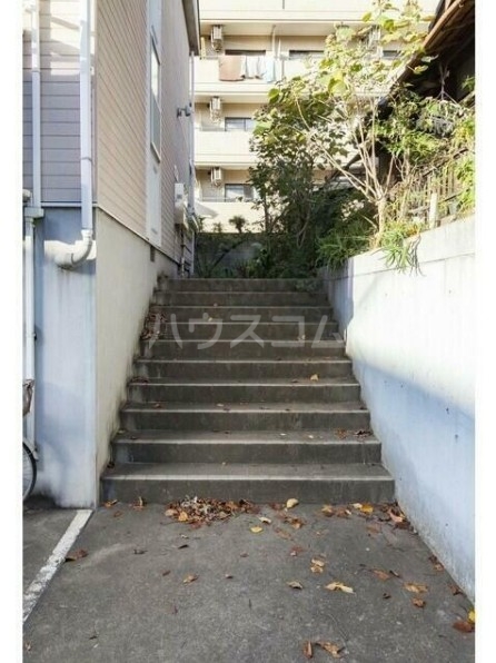 16/19 エントランス