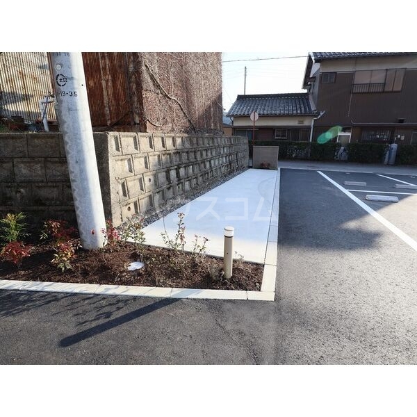 21/28 駐車場