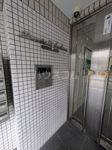 28/30 エントランス