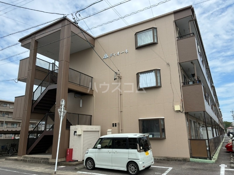 18/26 エントランス