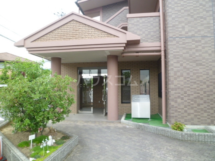 18/27 エントランス