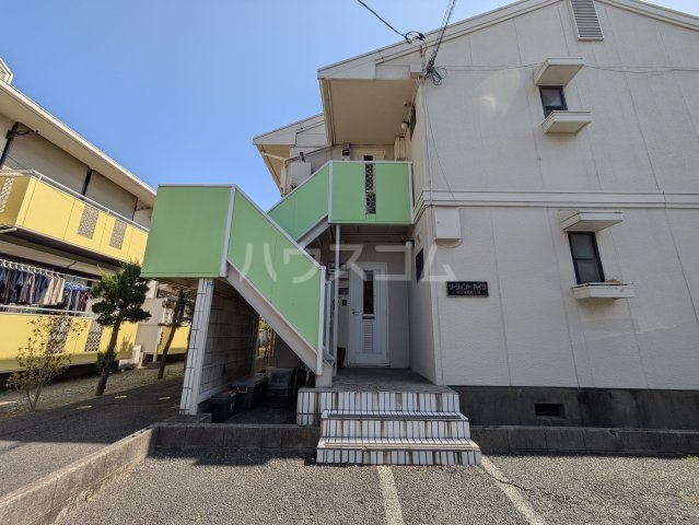 21/30 エントランス