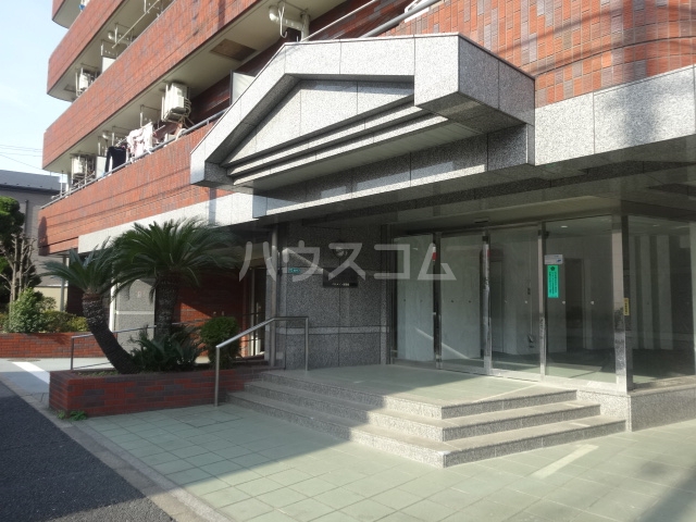 28/30 エントランス