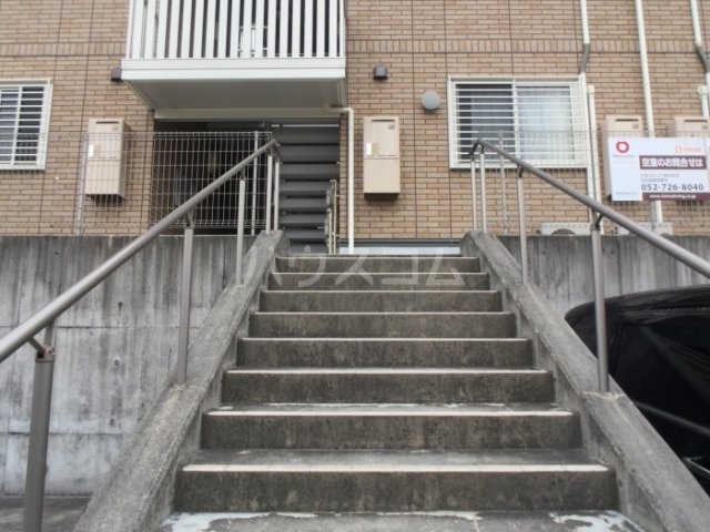 15/19 エントランス