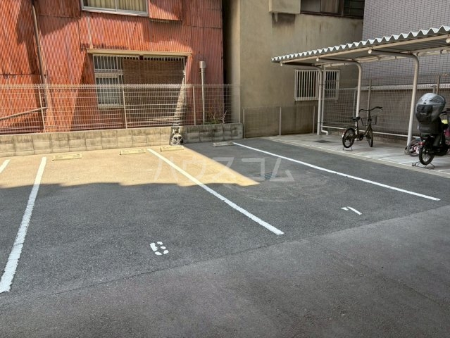 23/30 駐車場