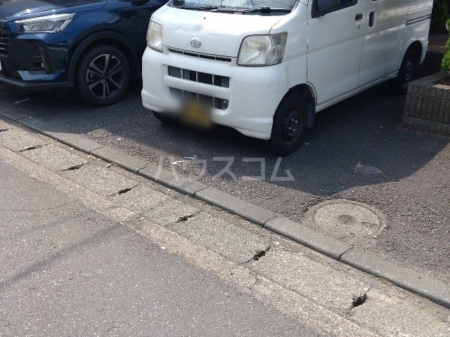 13/23 駐車場