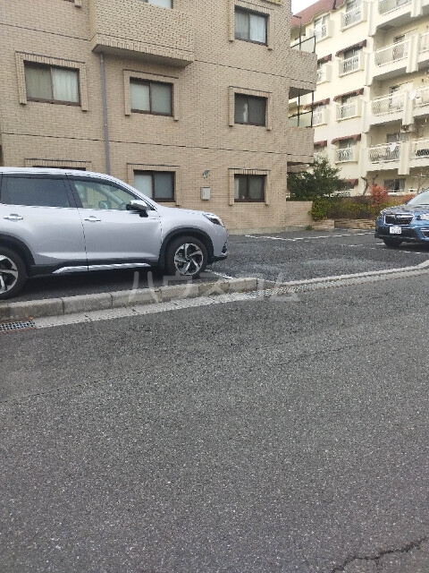 23/30 駐車場