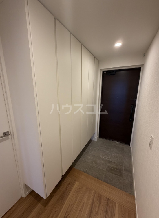 13/25 玄関