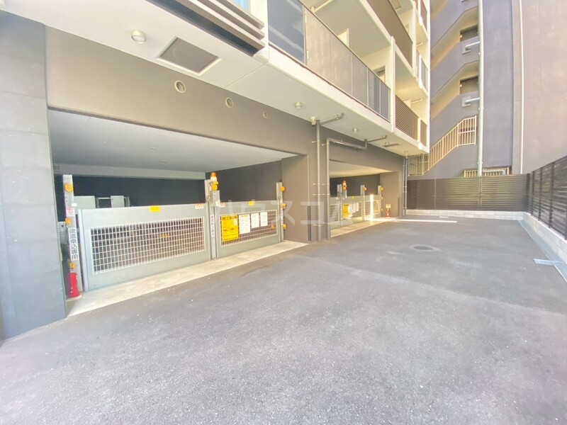 18/28 駐車場