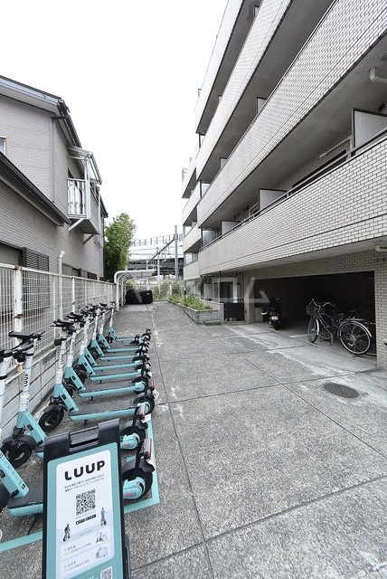 13/13 駐車場