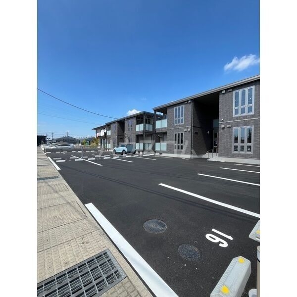 18/28 駐車場
