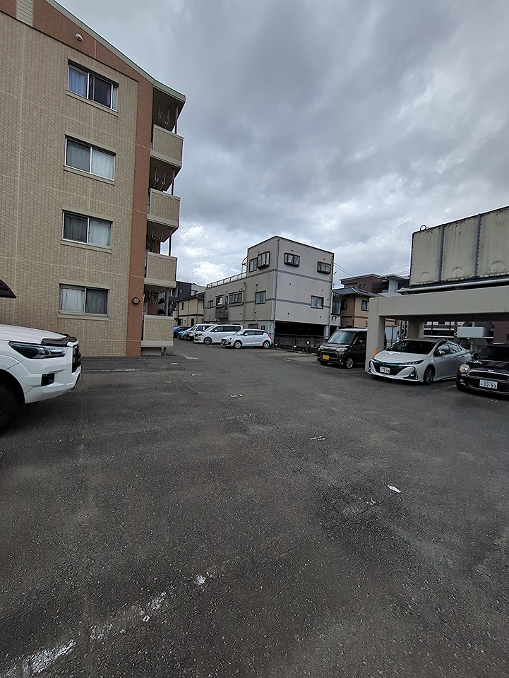 2/3 駐車場