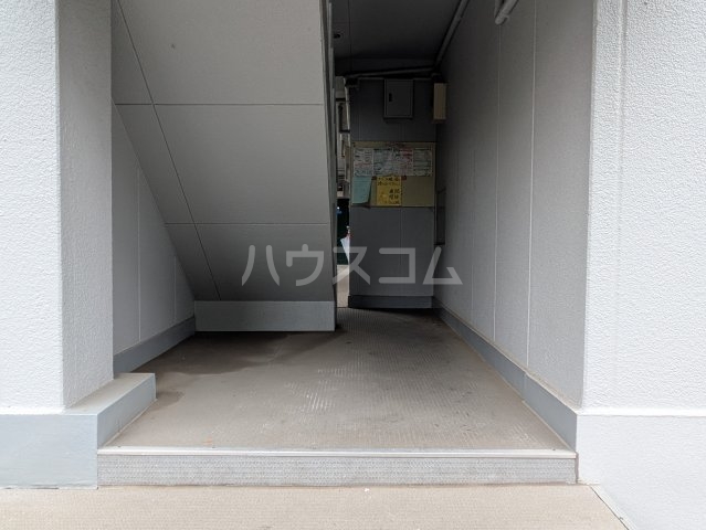 24/30 エントランス