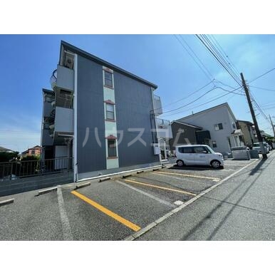 18/27 駐車場