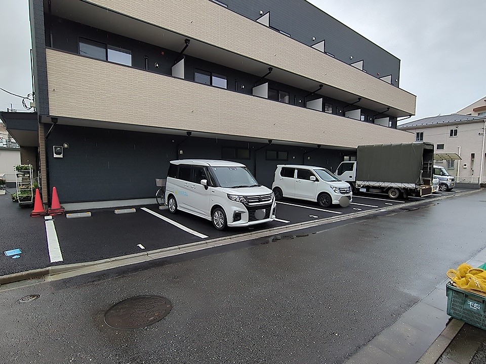 28/30 駐車場