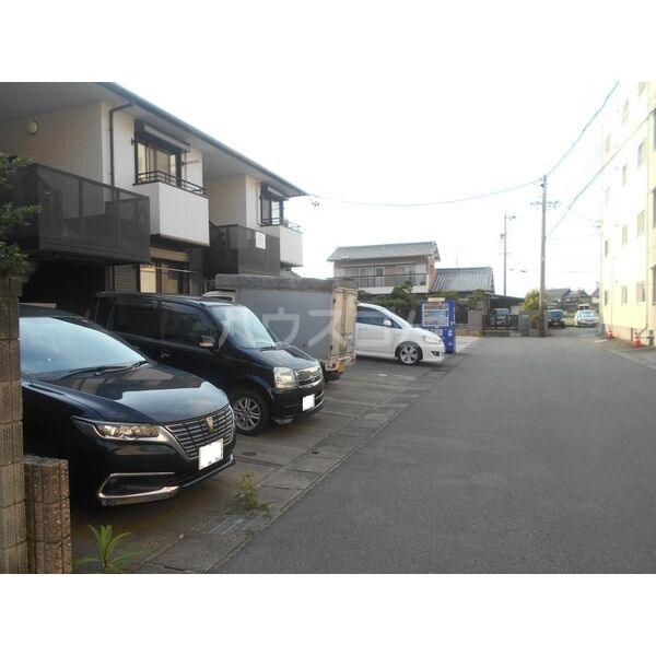 18/22 駐車場