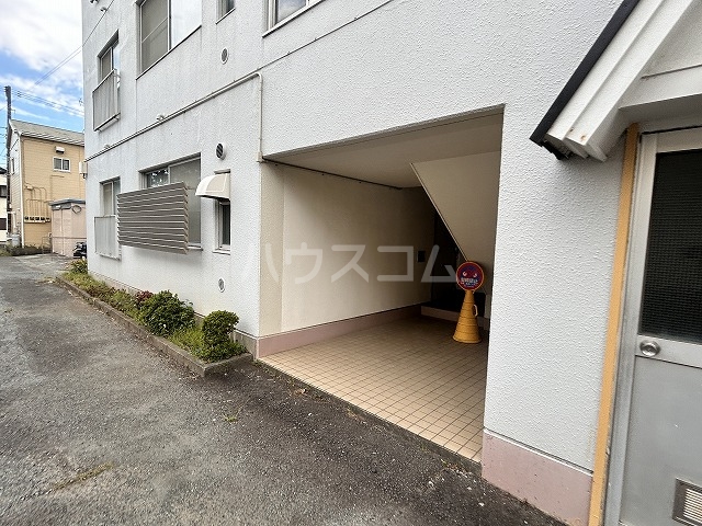 21/30 エントランス