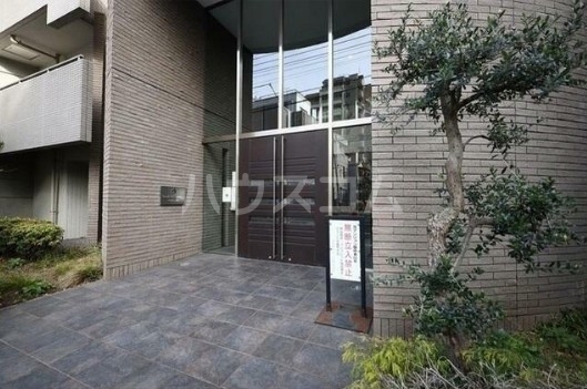 16/19 エントランス