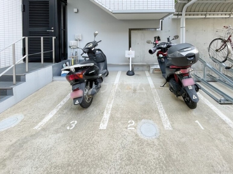 25/30 駐車場