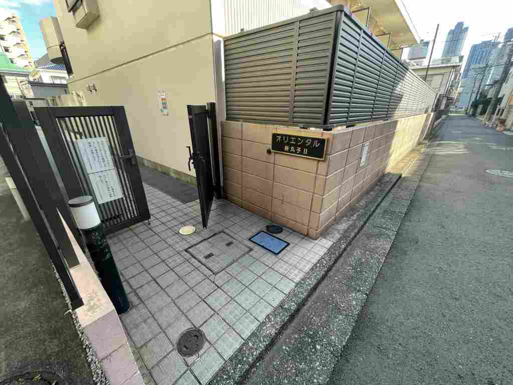 21/30 エントランス