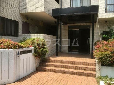 18/22 エントランス