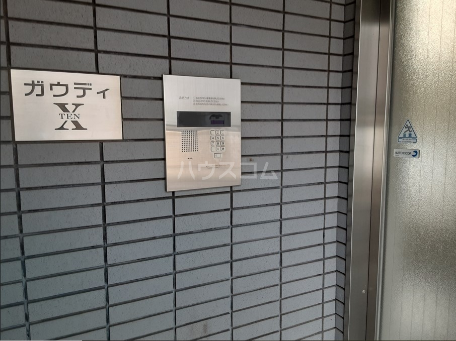 23/30 エントランス